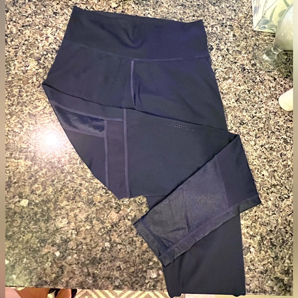 Women’s Activewear bottoms. Leggings/workout pants